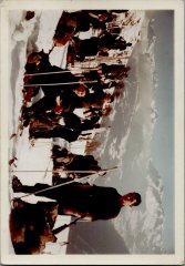 Photo d'André MOCCAND au ski avec ses compagnons en service militaire