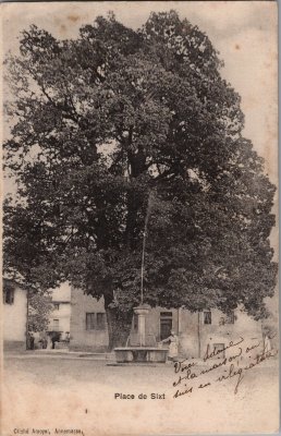 Photo de la Place de Sixt avec son tilleul
