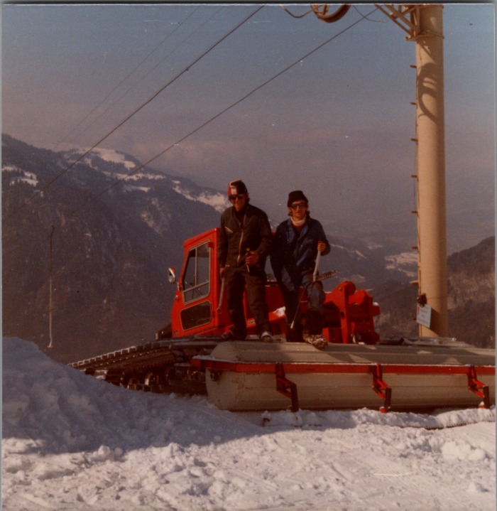 RAYMOND Joseph et MOGENIER Jean Pierre sur la dameuse aux Vagnys