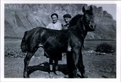 Photo d'Irène et Noel MOGENIER avec le cheval à Anterne 