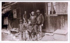 Photo devant la Cantine des Fonds