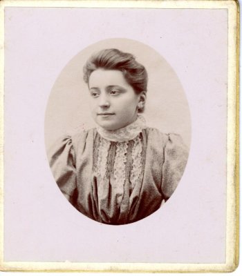 Portrait de Lucie DEFFAYET