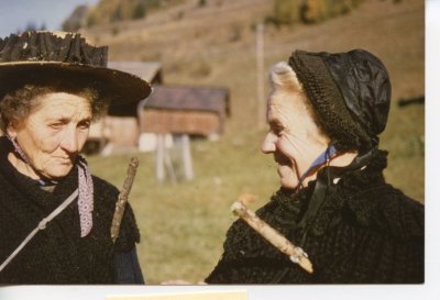 Anna MOGENIER et Marie DUCROZ et leurs tricots