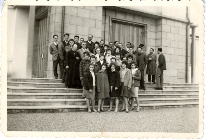 Photo de groupe de la Chorale Paroissiale d'une sortie à Colmar - 1962
