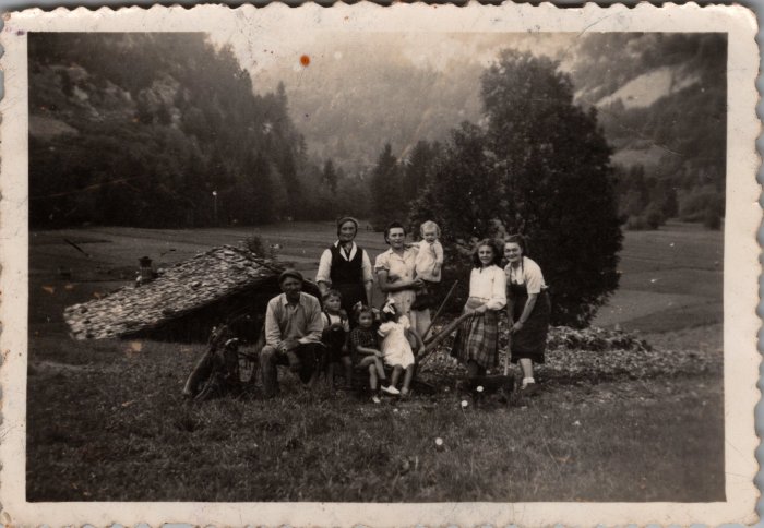 Arrachage des pommes de terre à Hauterive le 13 septembre 1949