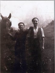 Photo de Joseph et Noel MOGENIER avec le cheval aux Fonts - 1938