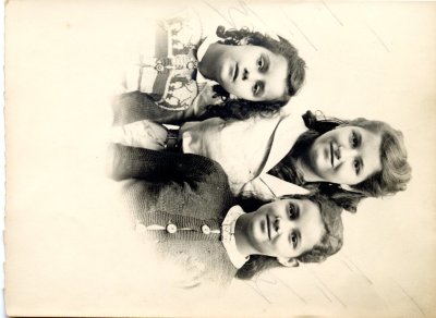 Portraits de Hugette, Denise et Odette ROUGE