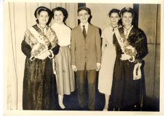 Photo d'Odette ROUGE, Eliane PIN, Roland PIN, Huguette et Denise ROUGE, duchesse de Savoie à Paris -1956