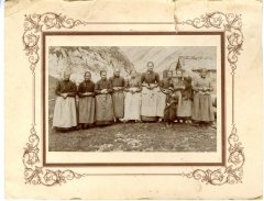 Bergères à l'alpage de Salvadon dans les années 1910